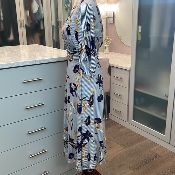 Forever 21 Deep V Dress - Picture 5 of 8